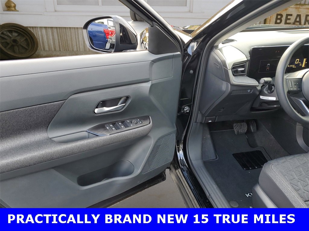 Used 2025 Nissan Kicks SV image 28