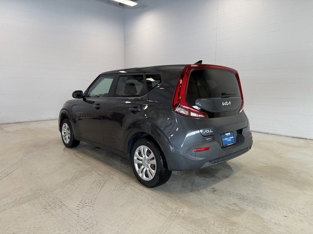 Used 2022 Kia Soul LX image 3