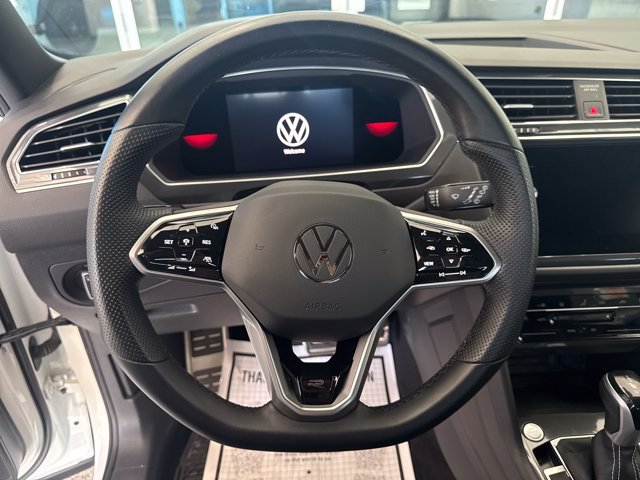 Used 2022 Volkswagen Tiguan SE R-Line AWD/4WD image 9