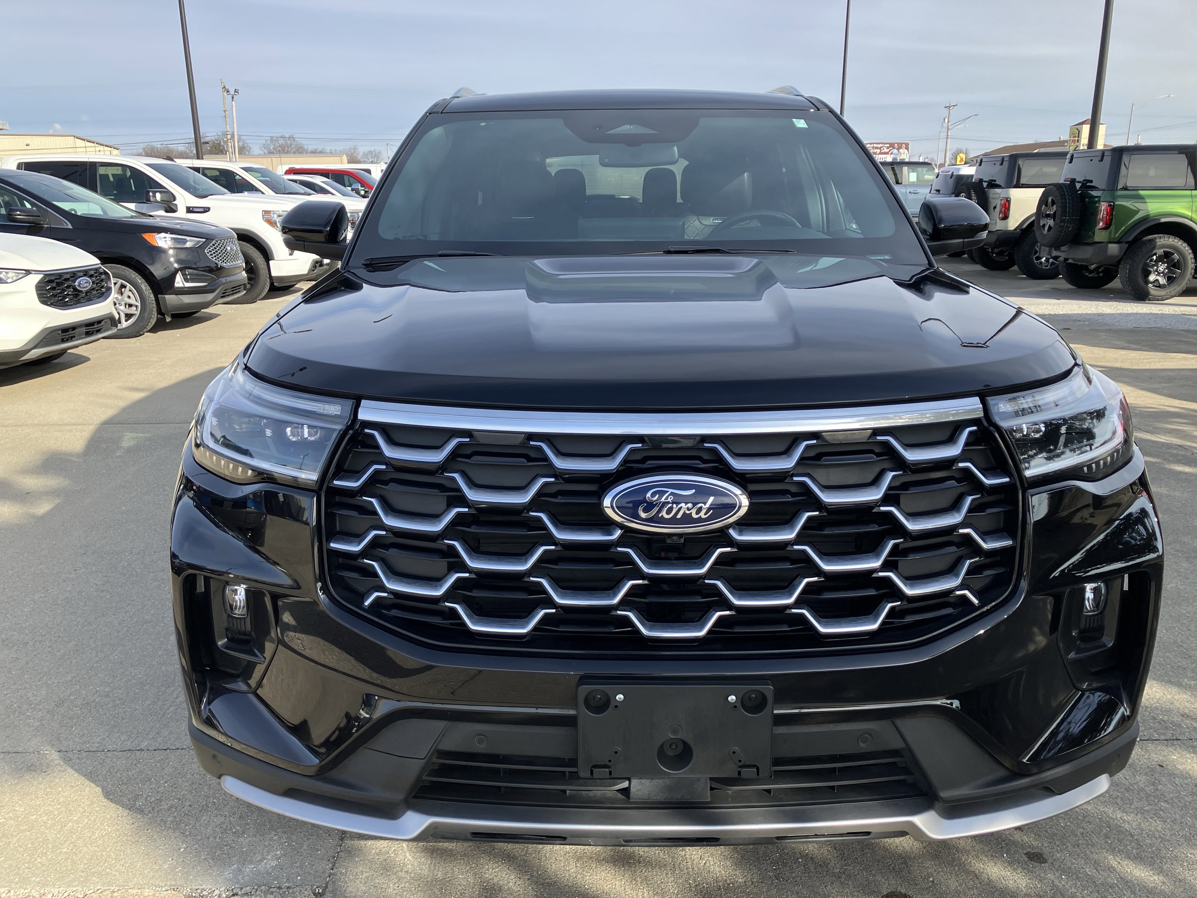 Certified 2025 Ford Explorer Platinum w/ LUX Leather Package image 8