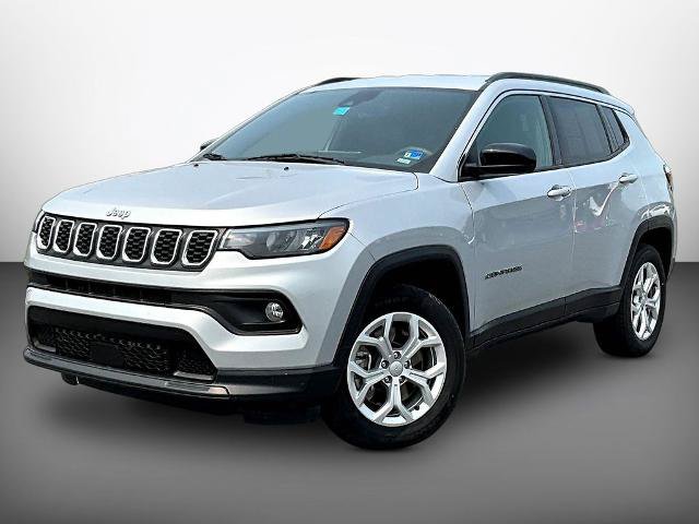 Used 2024 Jeep Compass Latitude AWD/4WD image 3