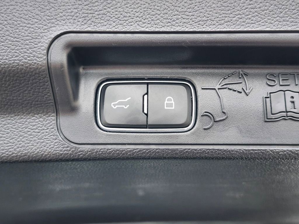 Certified 2022 Ford Explorer XLT w/ Equipment Group 202A image 34