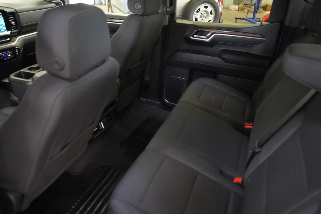 Used 2025 Chevrolet Silverado 1500 LT RWD image 29