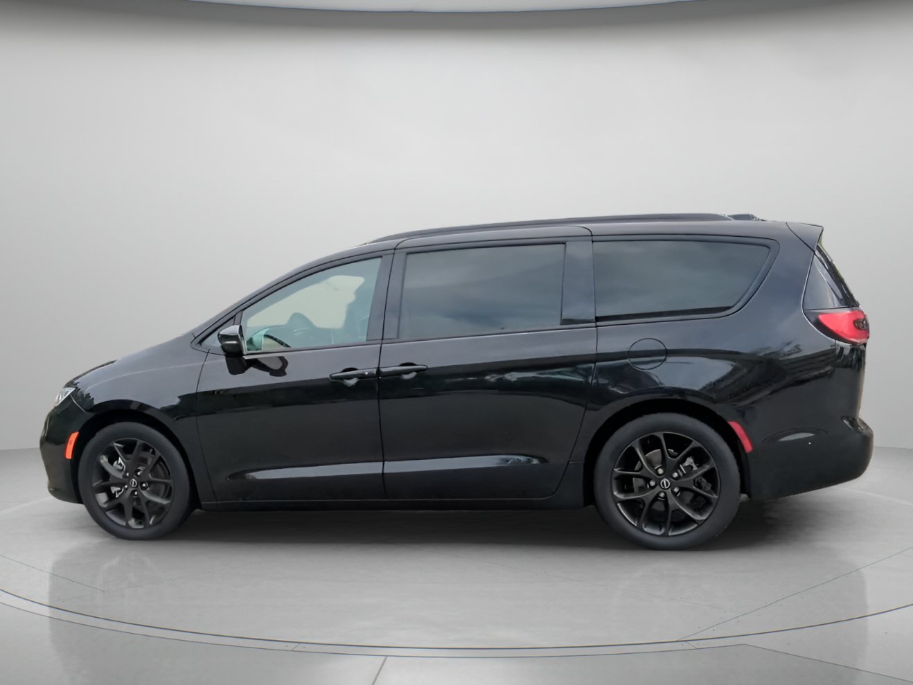 Used 2025 Chrysler Pacifica Limited FWD image 19
