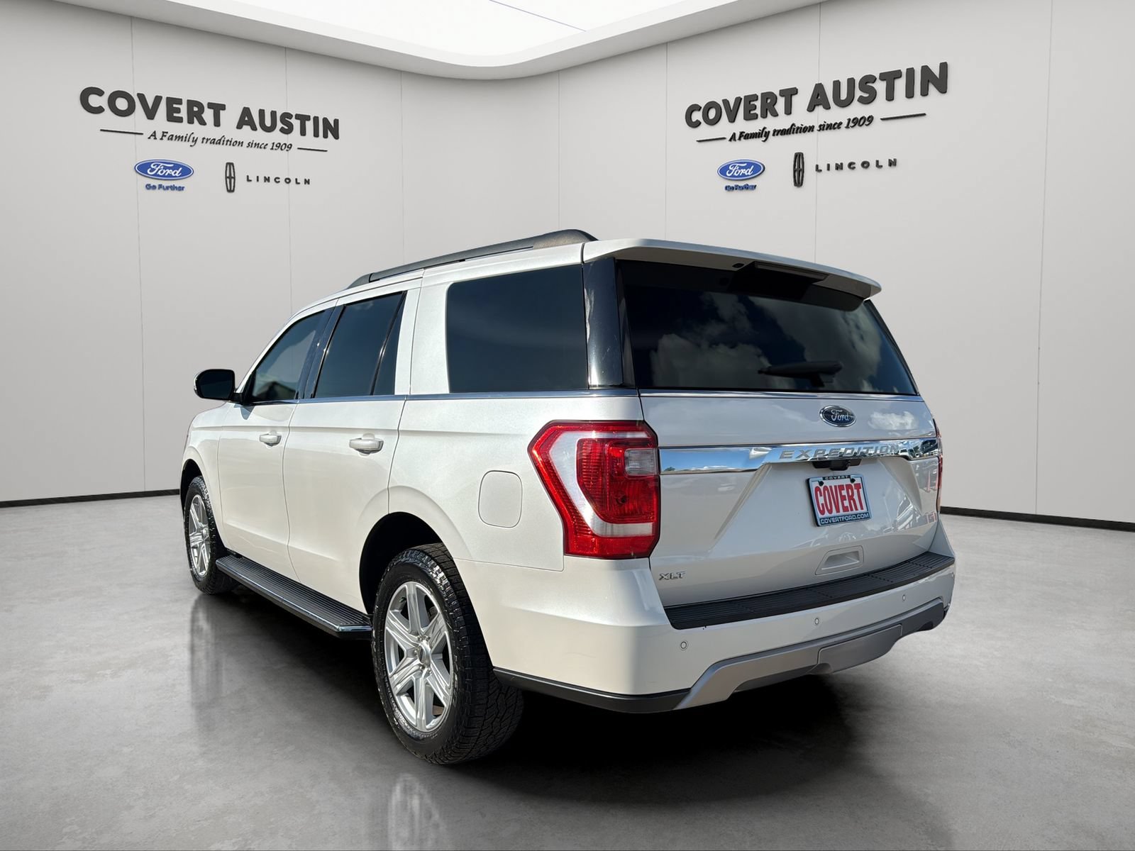 Certified 2018 Ford Expedition XLT w/ Equipment Group 202A RWD image 3