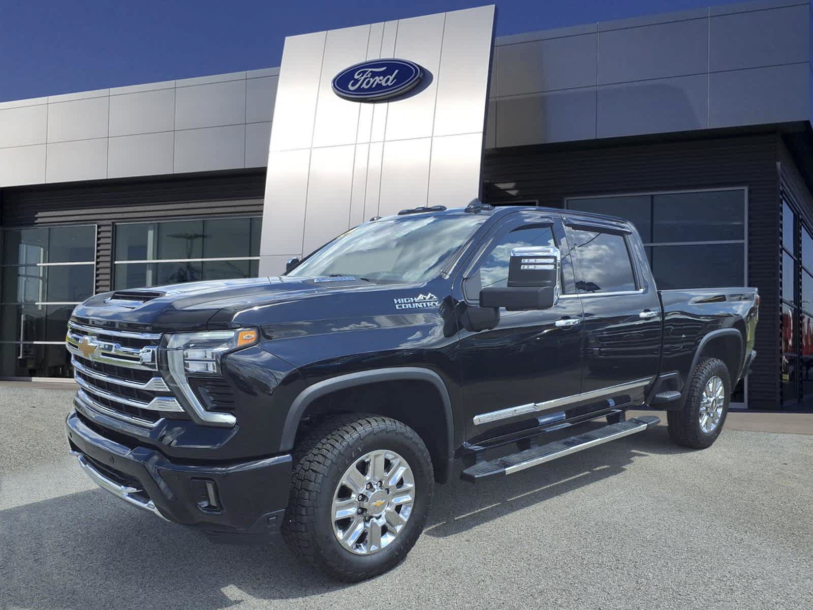 Used 2024 Chevrolet Silverado 2500 High Country w/ High Country Premium Package AWD/4WD image 4