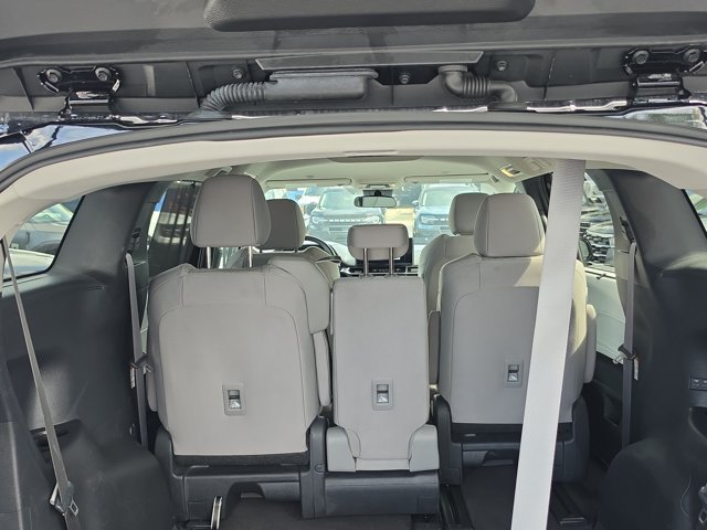 Used 2025 Toyota Sienna LE FWD image 11