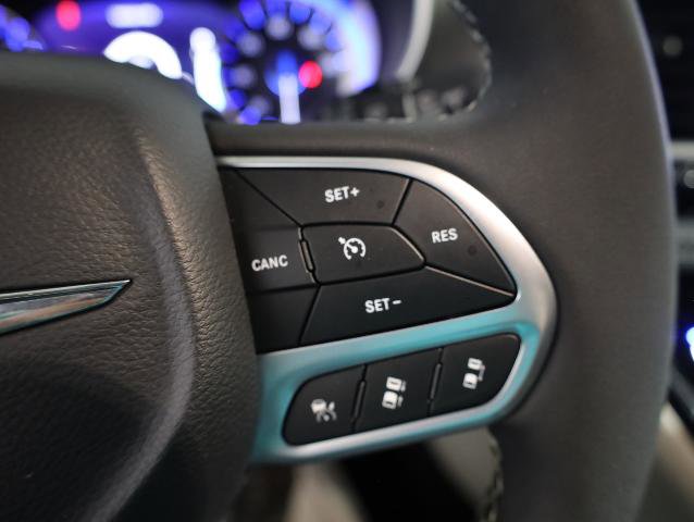 Used 2022 Chrysler Pacifica Touring-L w/ Uconnect Theater Family Group AWD/4WD image 25