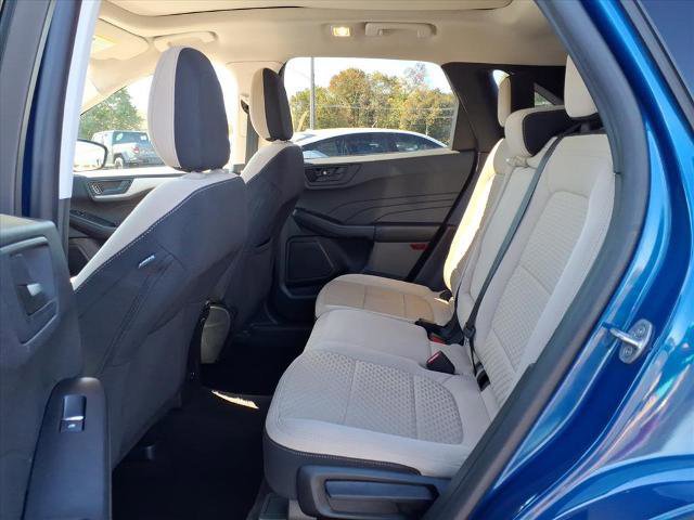 Certified 2022 Ford Escape SE w/ SE Sport Appearance Package image 6