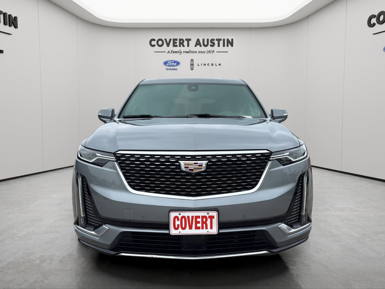Used 2023 Cadillac XT6 Premium Luxury w/ Technology Package FWD image 8