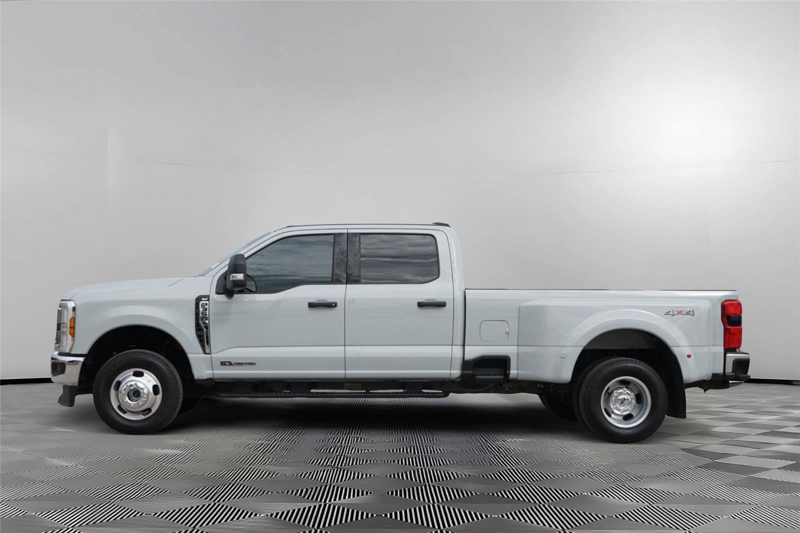 Certified 2025 Ford F350 XLT w/ 360-Degree Camera Package AWD/4WD image 7