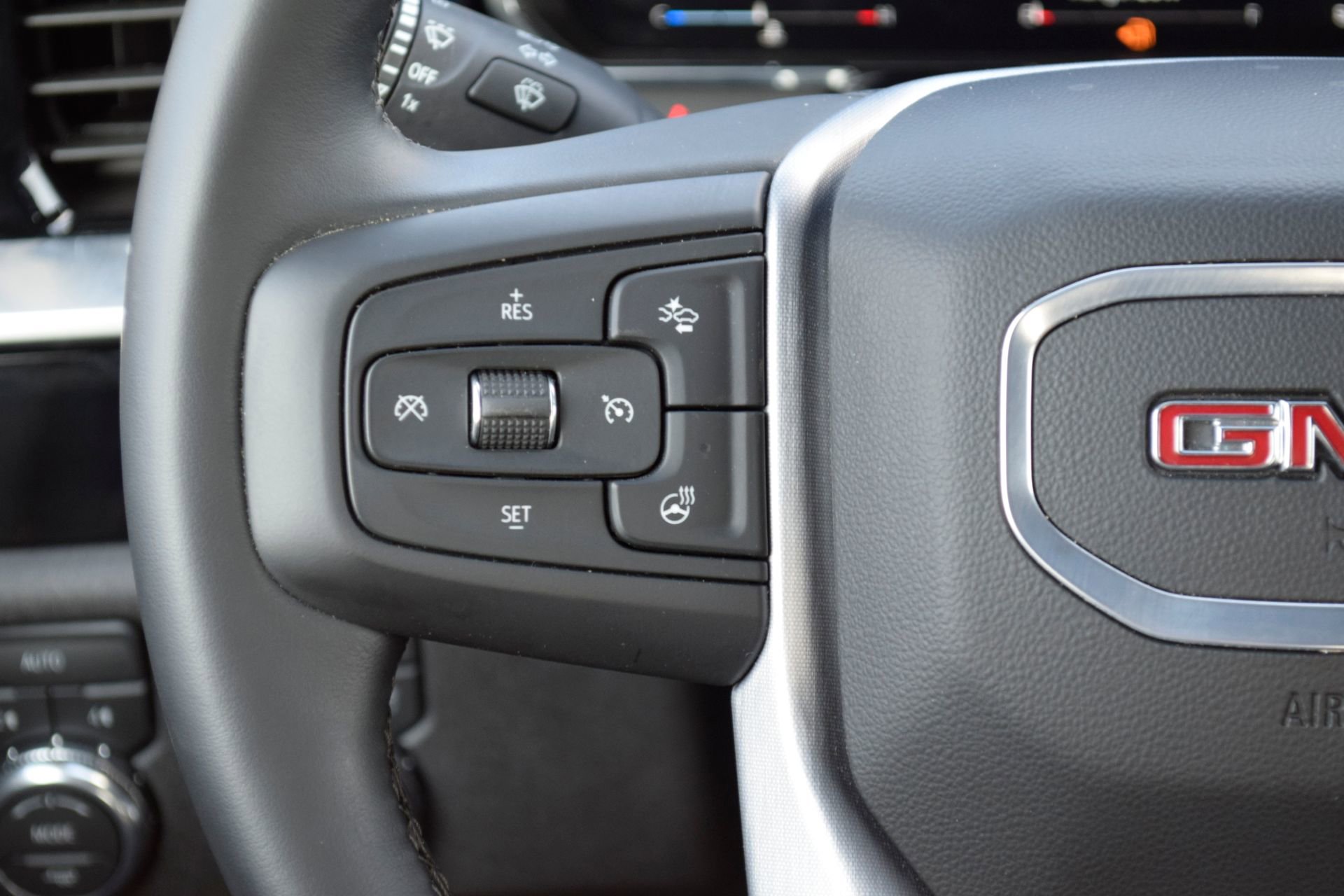 Used 2026 GMC Sierra 1500 SLT AWD/4WD image 8