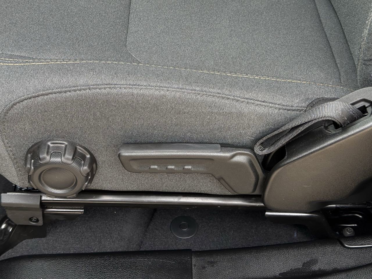 Used 2025 Jeep Wrangler Sport AWD/4WD image 24