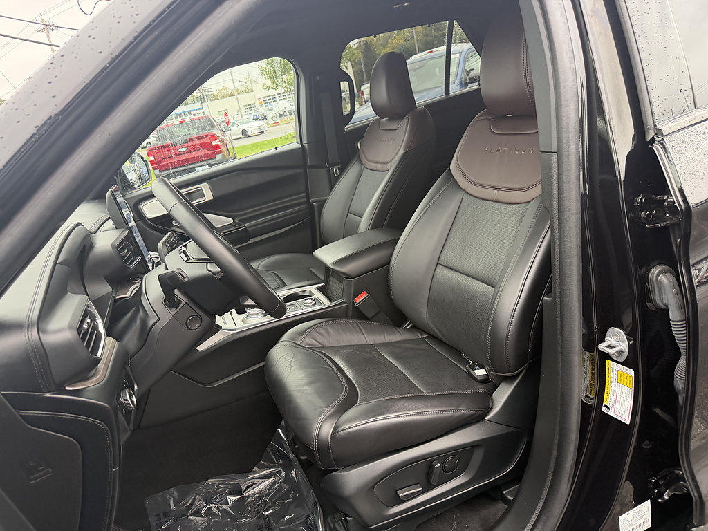 Certified 2024 Ford Explorer Platinum w/ Technology Package AWD/4WD image 16