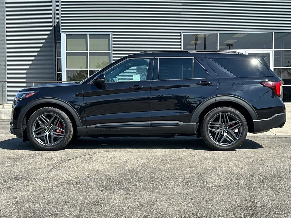 Certified 2025 Ford Explorer ST AWD/4WD image 2