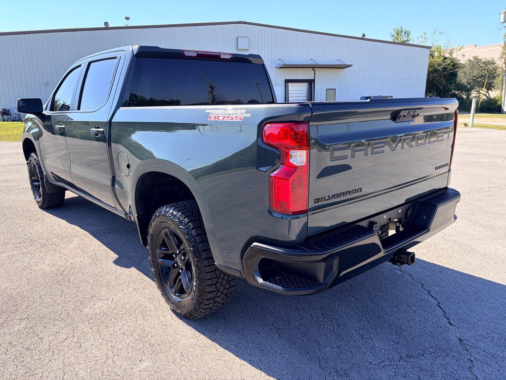 Used 2026 Chevrolet Silverado 1500 Custom Trail Boss w/ LPO, Dark Essentials Package AWD/4WD image 4