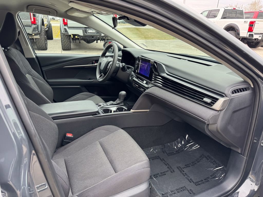 Used 2025 Toyota Camry LE image 18