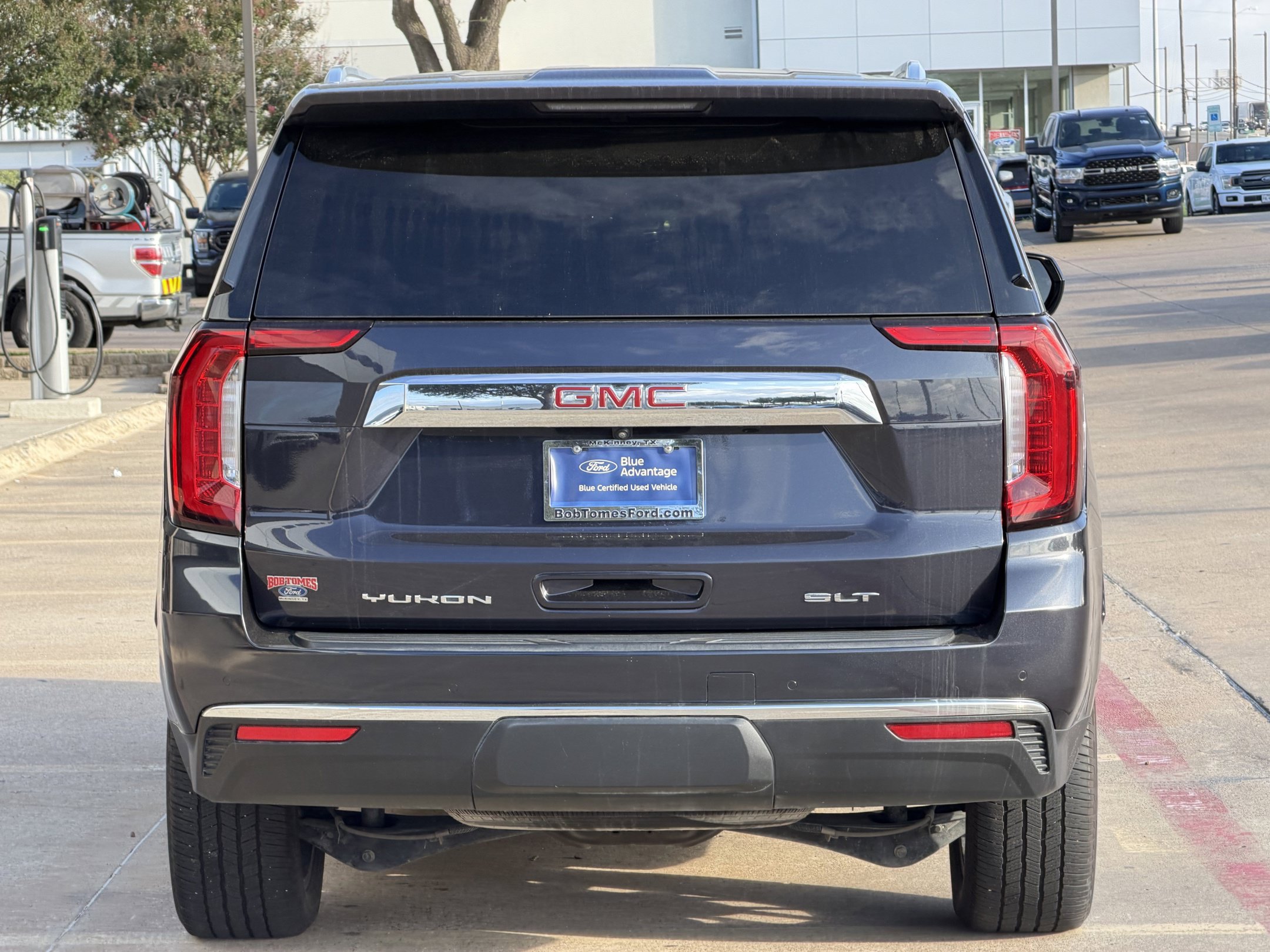 Used 2023 GMC Yukon SLT AWD/4WD image 6