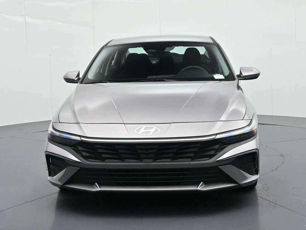Used 2024 Hyundai Elantra SEL FWD image 3