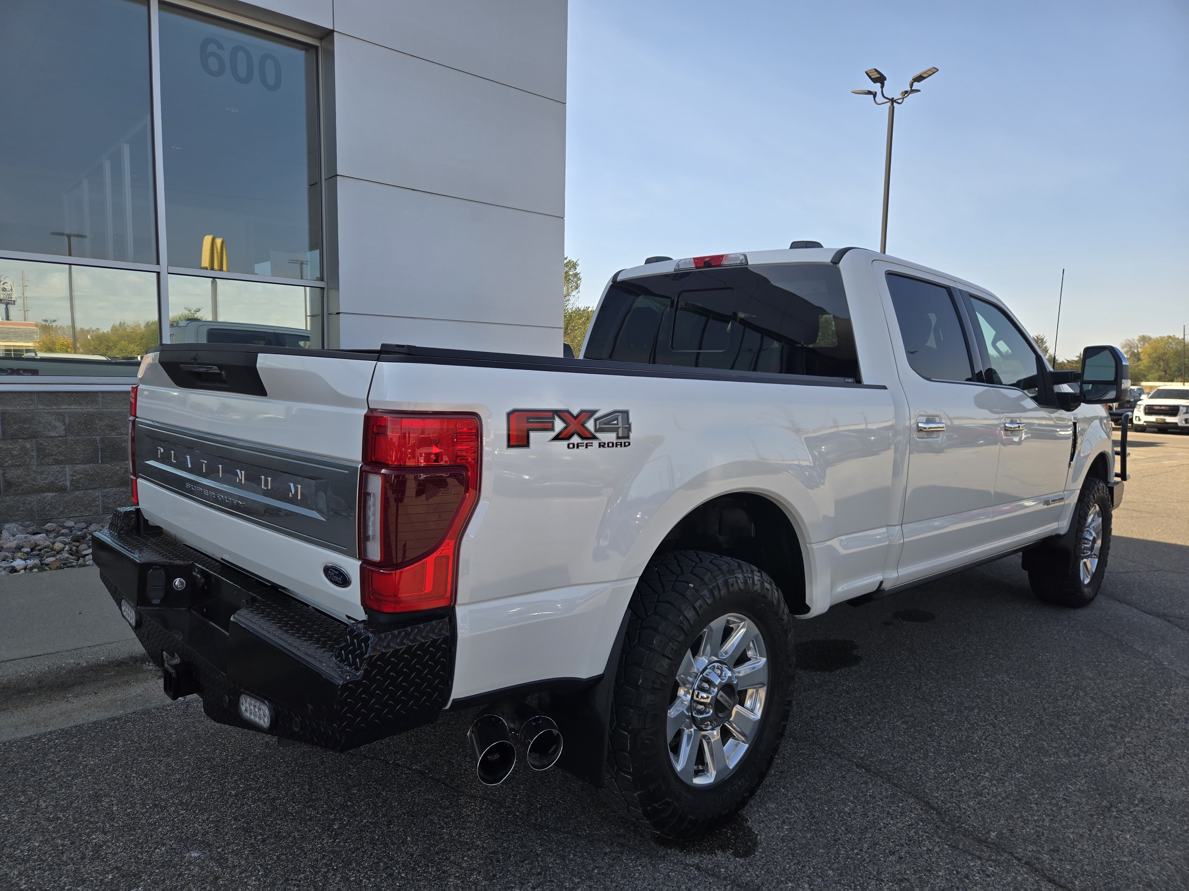 Certified 2022 Ford F250 Platinum w/ FX4 Off-Road Package AWD/4WD image 19