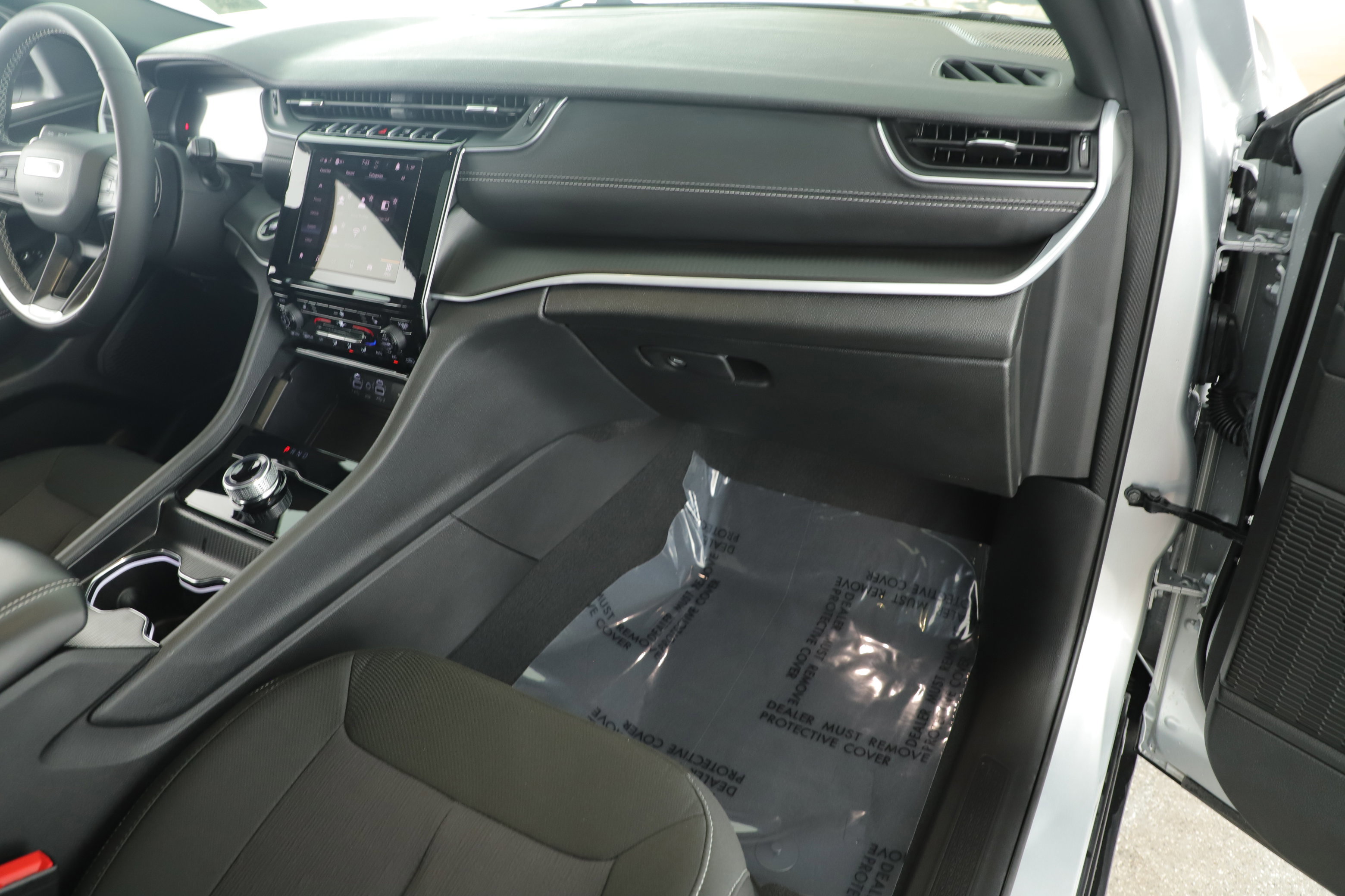 Used 2025 Jeep Grand Cherokee L Laredo w/ Luxury Tech Group I image 19