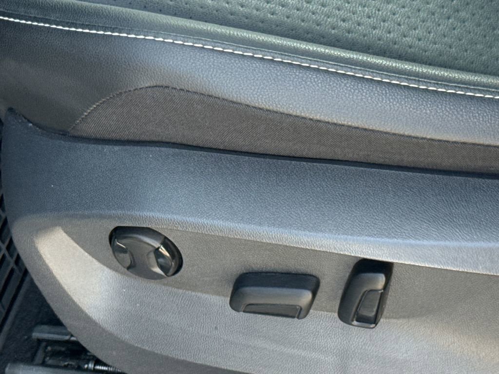 Used 2023 Volkswagen Tiguan SE R-Line image 24