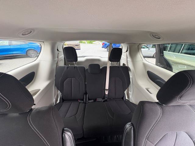 Used 2023 Chrysler Voyager LX FWD image 33