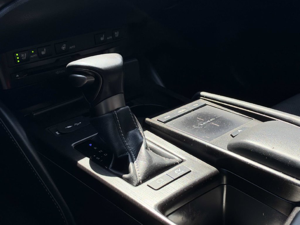 Used 2019 Lexus ES 300h w/ Premium Package FWD image 17