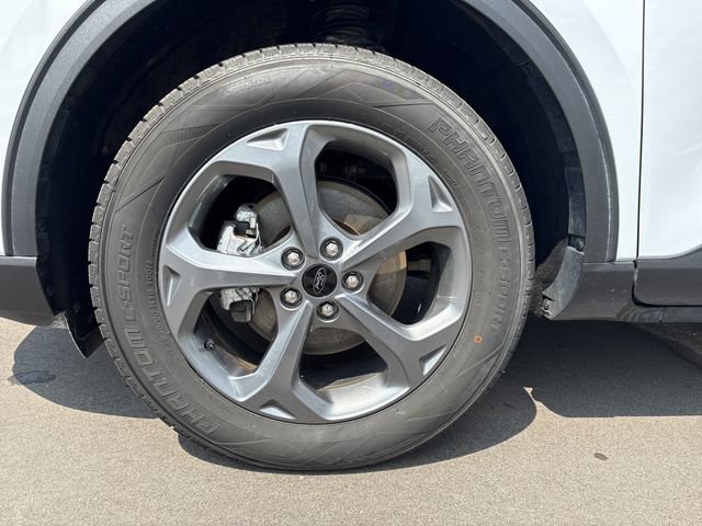 Certified 2025 Ford Escape ST-Line Select AWD/4WD image 10