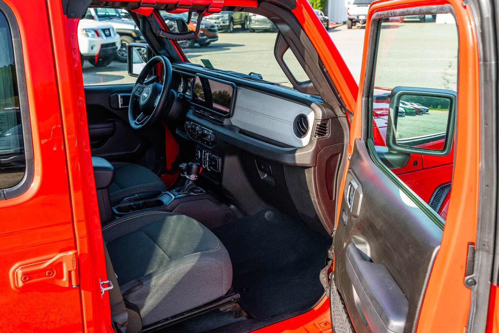 Used 2024 Jeep Gladiator Sport AWD/4WD image 14