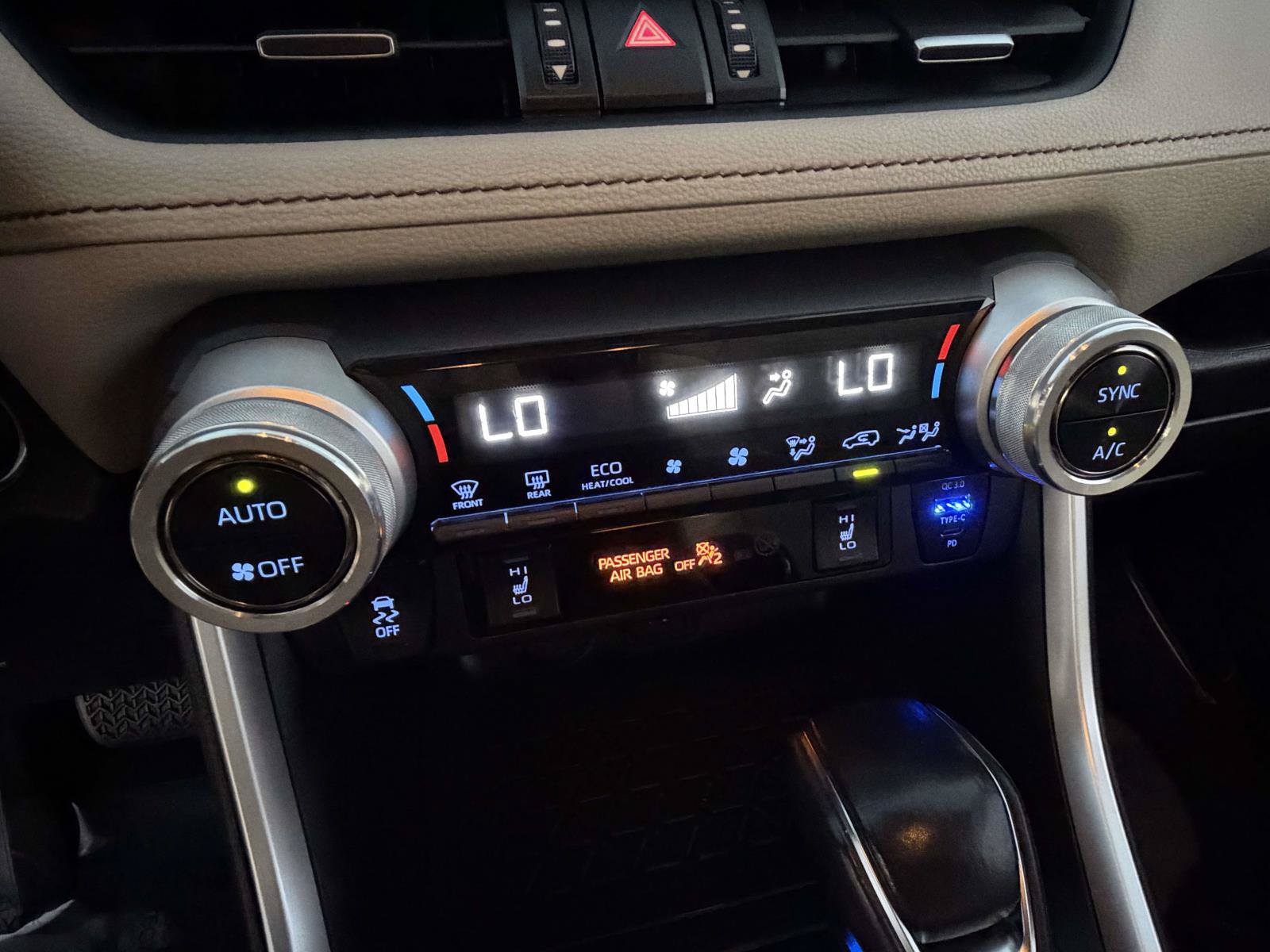 Used 2019 Toyota RAV4 XLE Premium w/ Cold Weather Package AWD/4WD image 10