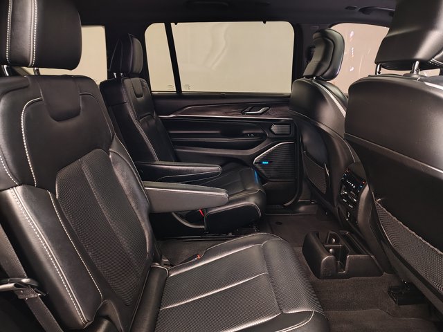 Used 2022 Jeep Grand Cherokee L Overland w/ Luxury Tech Group IV AWD/4WD image 29