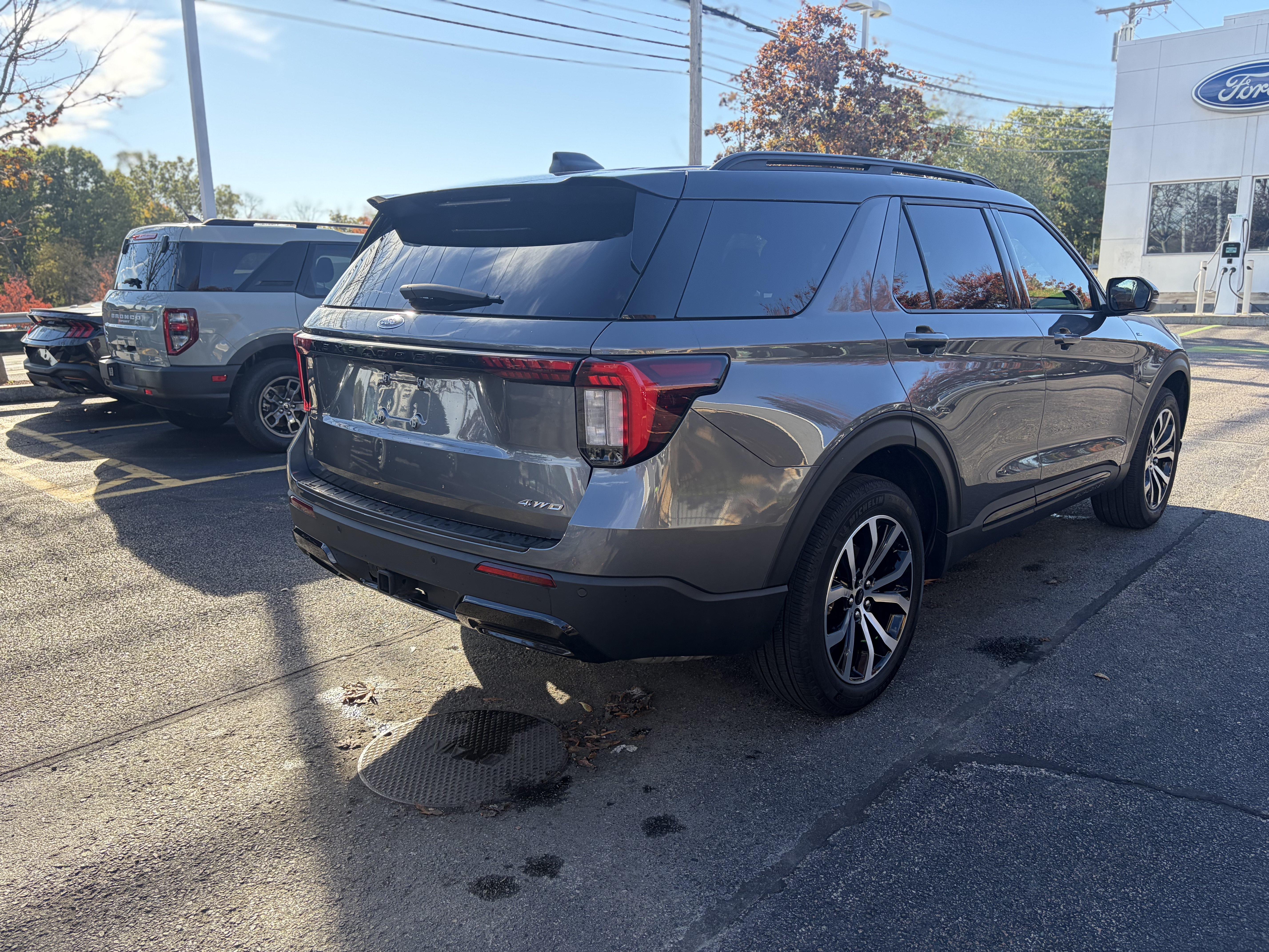 Certified 2025 Ford Explorer ST-Line AWD/4WD image 5