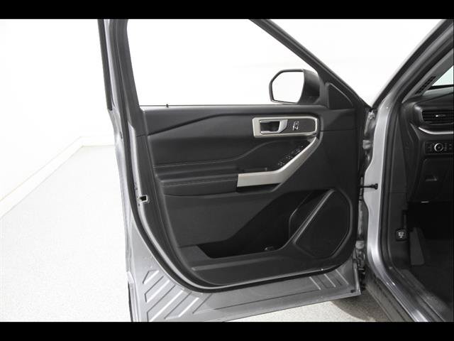 Certified 2023 Ford Explorer XLT w/ Equipment Group 202A AWD/4WD image 5