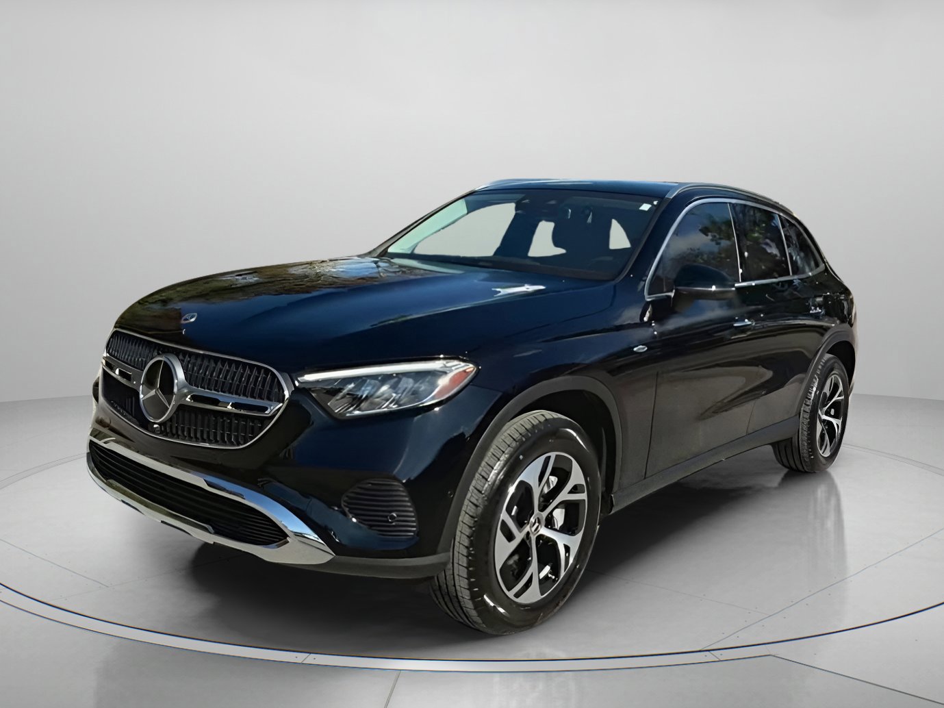 Used 2025 Mercedes-Benz GLC 350e 4MATIC image 4