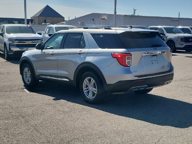 Certified 2022 Ford Explorer XLT w/ Equipment Group 202A AWD/4WD image 3