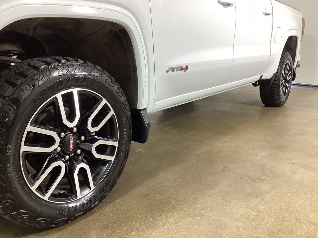 Used 2025 GMC Sierra 1500 AT4 w/ AT4 Preferred Package AWD/4WD image 2