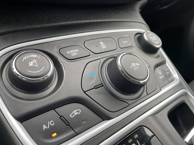 Used 2017 Chrysler 200 LX w/ Dark Appearance Package FWD image 16