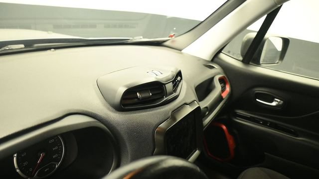 Used 2021 Jeep Renegade Trailhawk AWD/4WD image 24