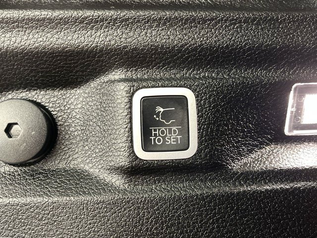 Used 2023 Jeep Grand Cherokee L Laredo w/ Luxury Tech Group I AWD/4WD image 30