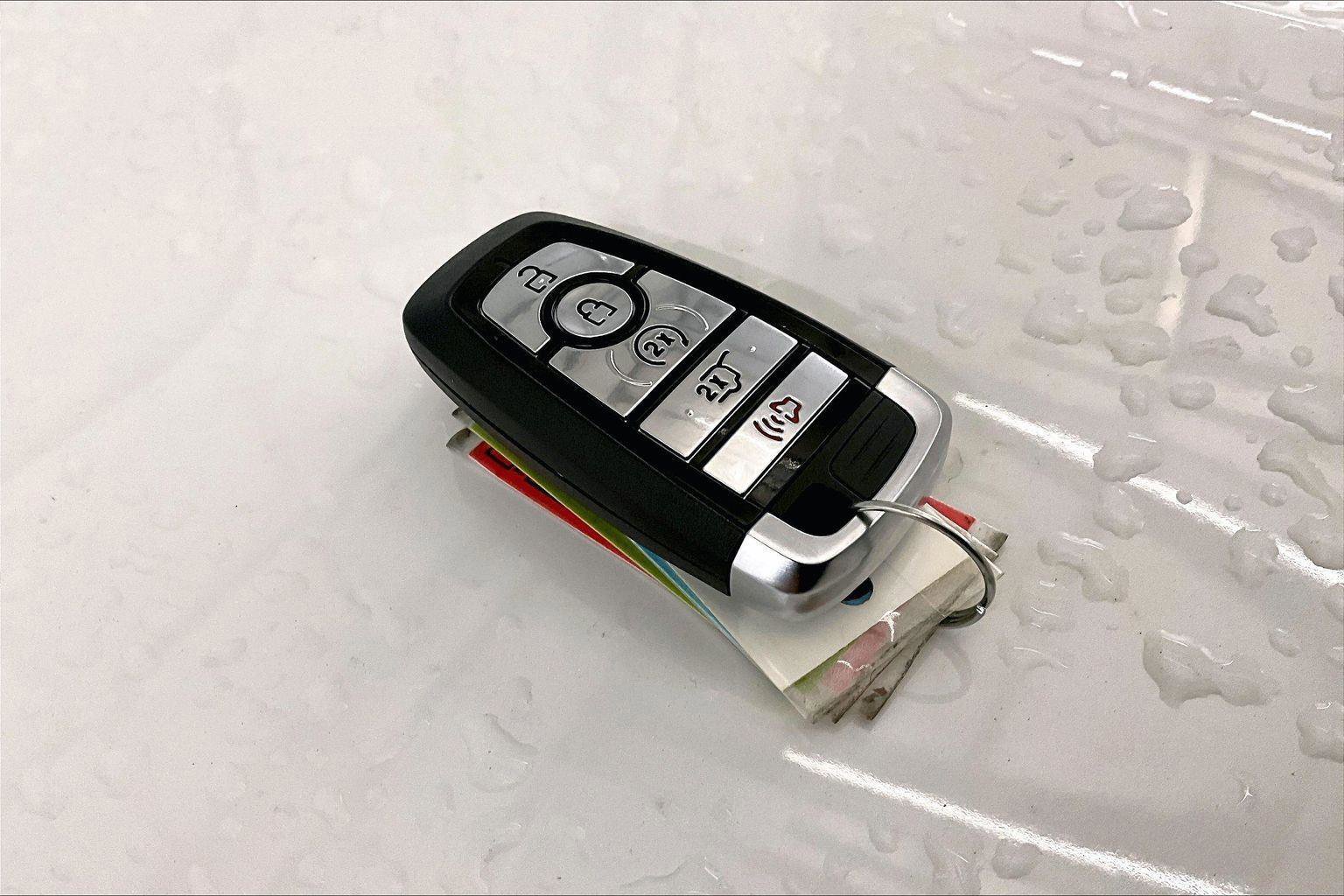 Certified 2025 Ford Escape SE w/ PHEV Premium Package image 11