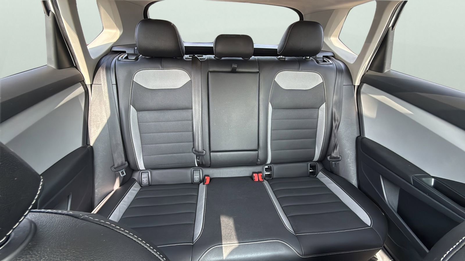 Used 2022 Volkswagen Taos SEL FWD image 25