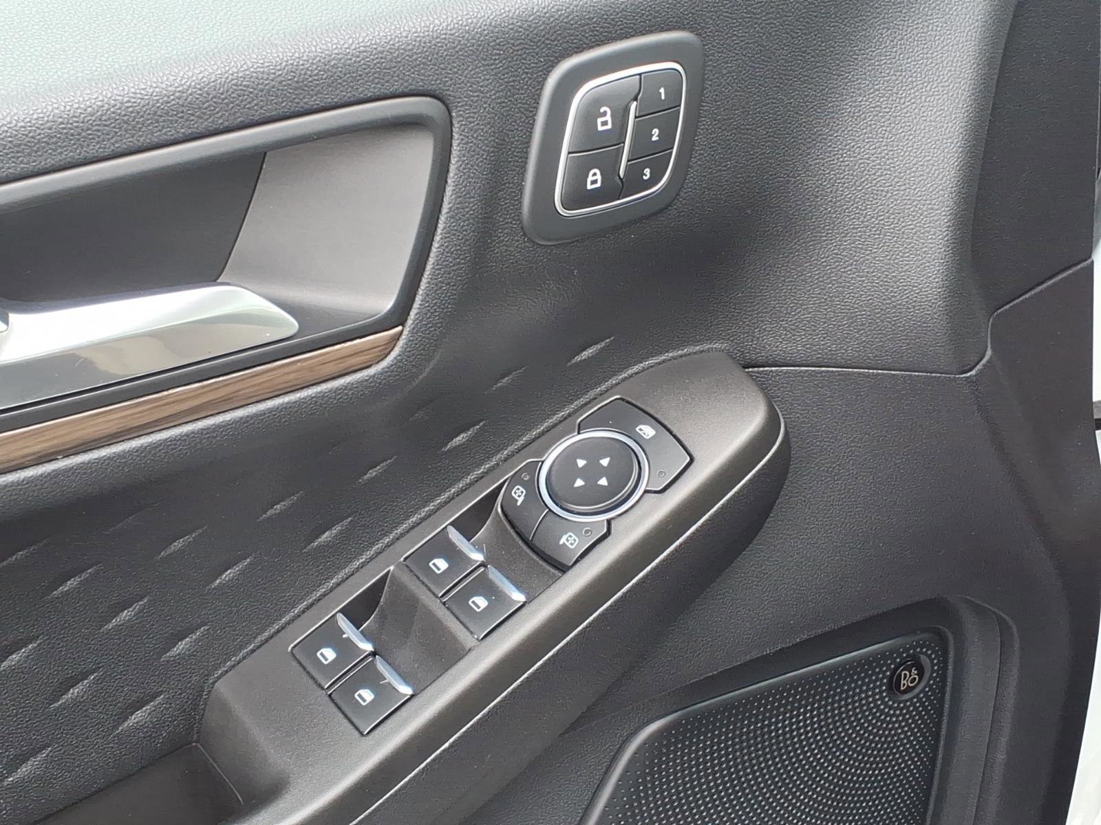 Certified 2020 Ford Escape Titanium AWD/4WD image 19