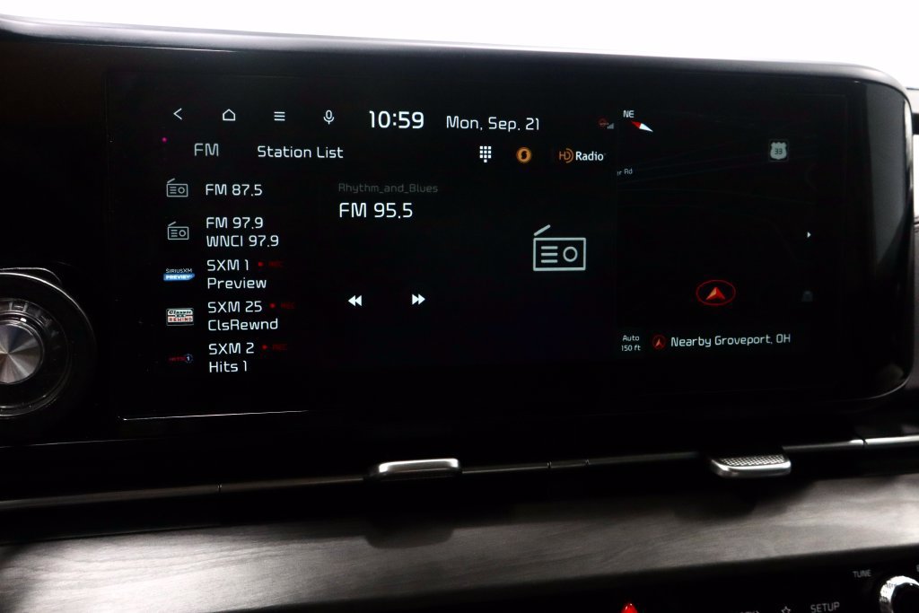 Used 2024 Kia Carnival EX FWD image 4