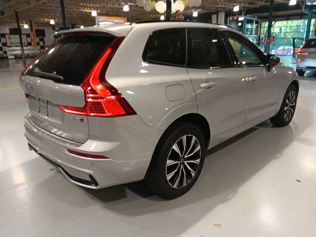 Used 2024 Volvo XC60 B5 Core w/ Protection Package Premier AWD/4WD image 11