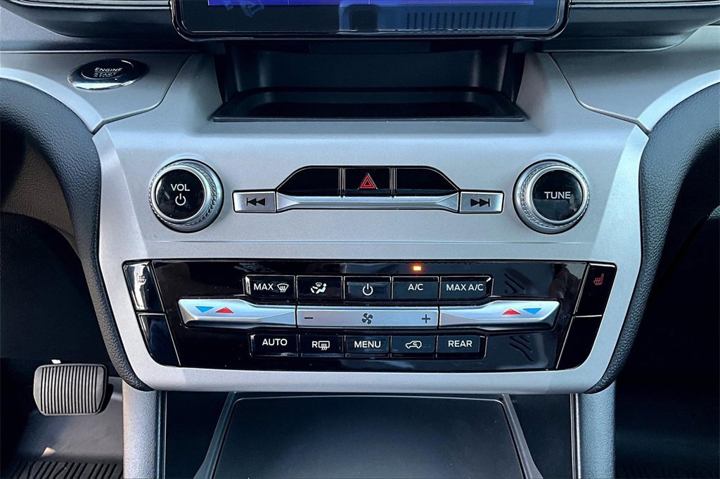 Certified 2023 Ford Explorer XLT image 32