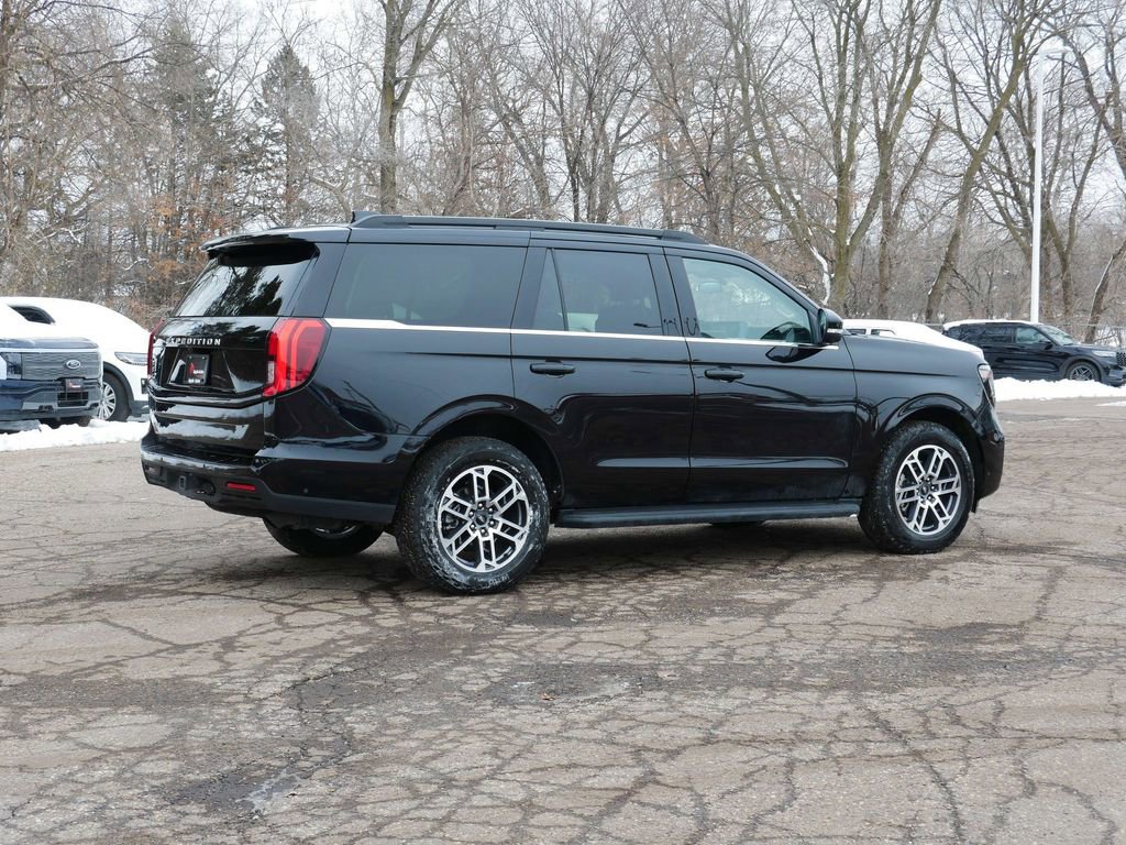 Certified 2025 Ford Expedition Active image 3