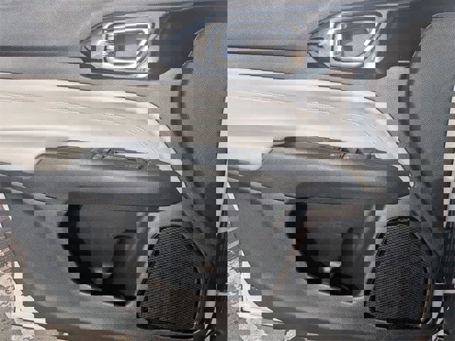 Used 2023 Jeep Compass Limited image 14