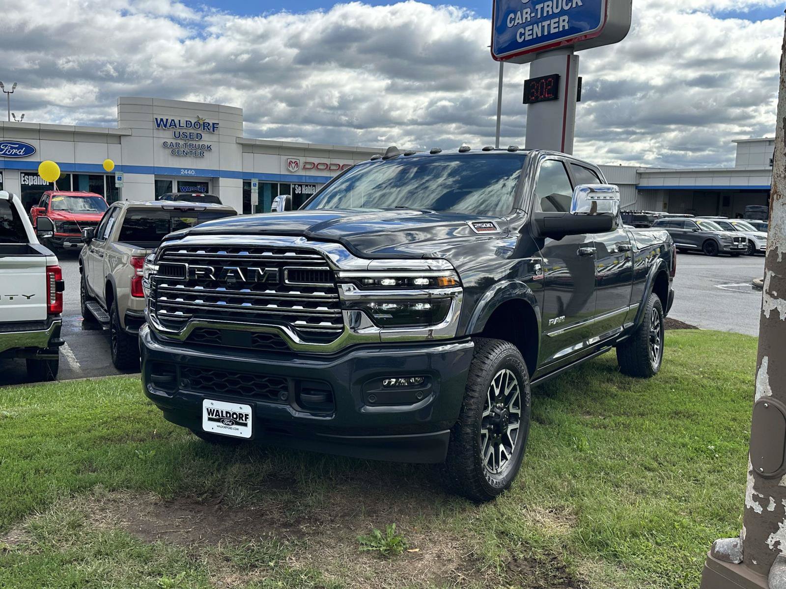 Used 2026 RAM 2500 Limited AWD/4WD image 3