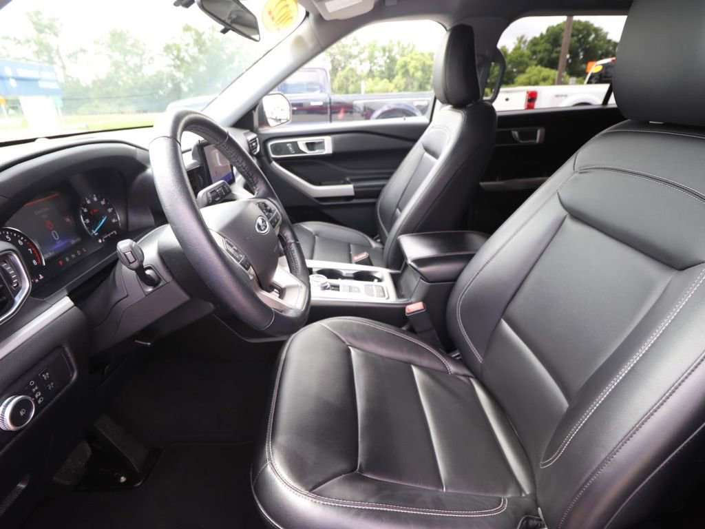 Certified 2022 Ford Explorer XLT w/ Equipment Group 202A RWD image 2
